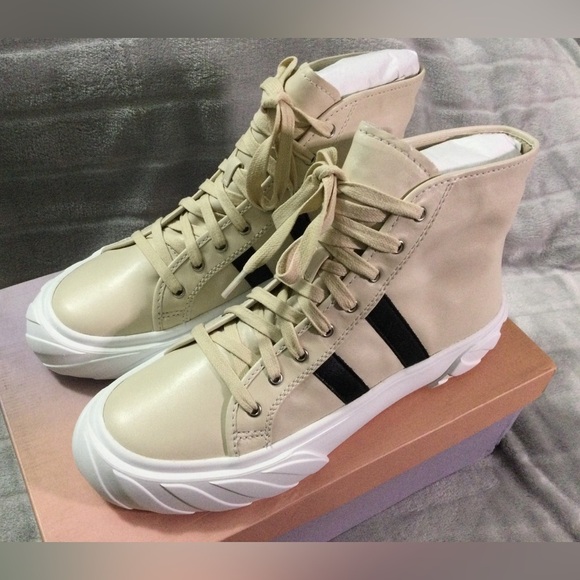 Lisa Vicky Shoes - Lisa Vicky Getaway V Cream/Blk High Top Sneakers Size 9.5M